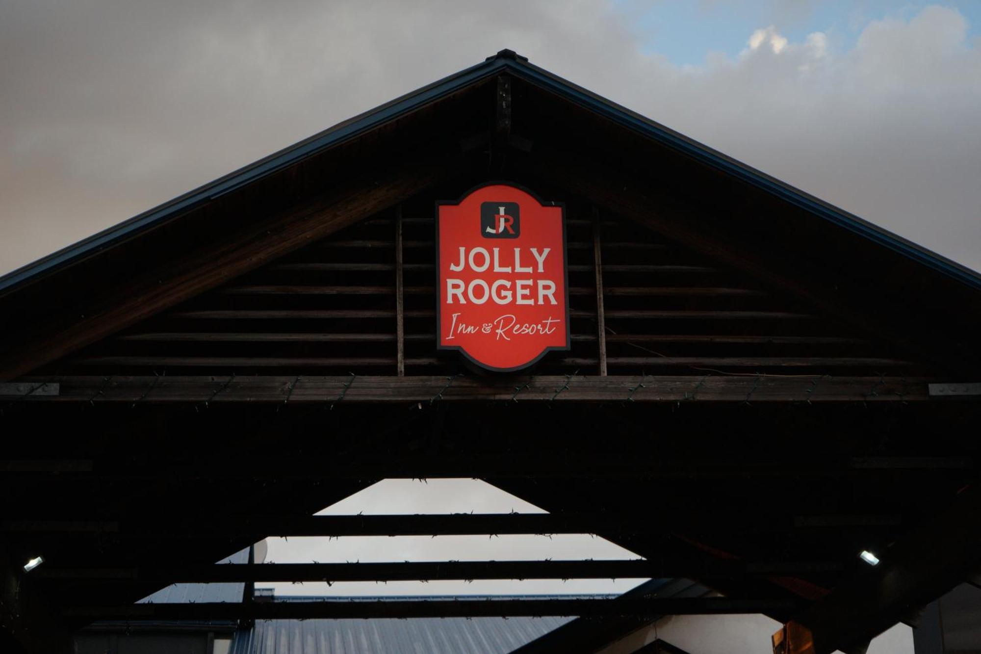 Jolly Roger & Hotel 3*