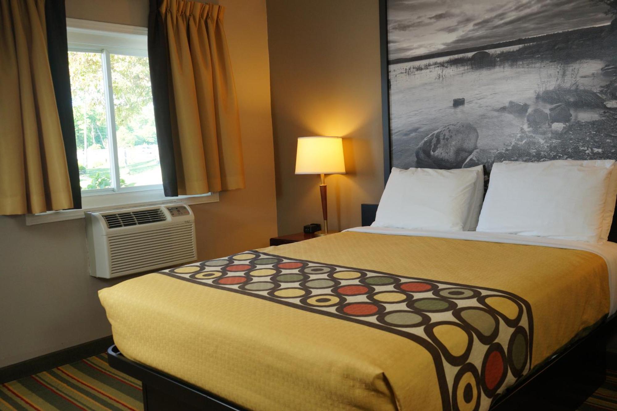 Jolly Roger & Hotel 3*