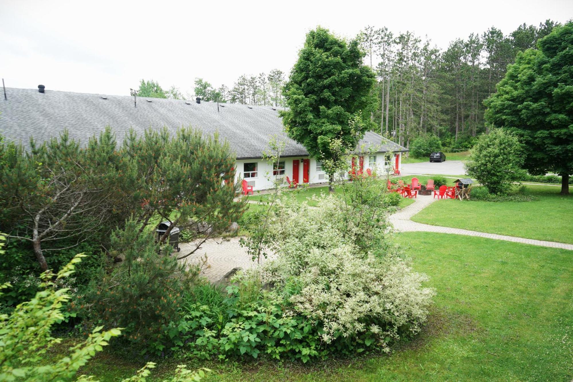 Jolly Roger & 3* Otter Lake