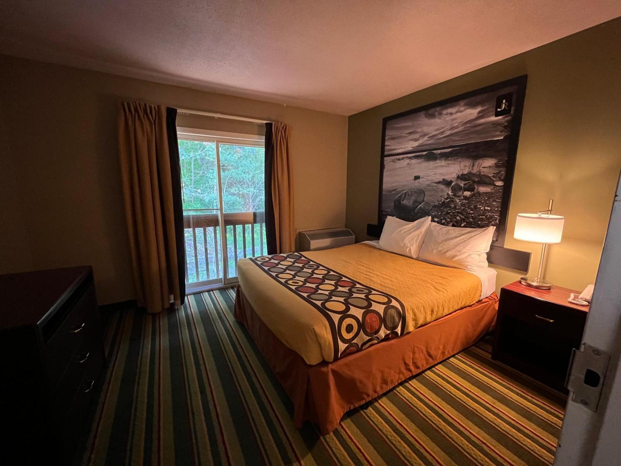 Jolly Roger & Hotel