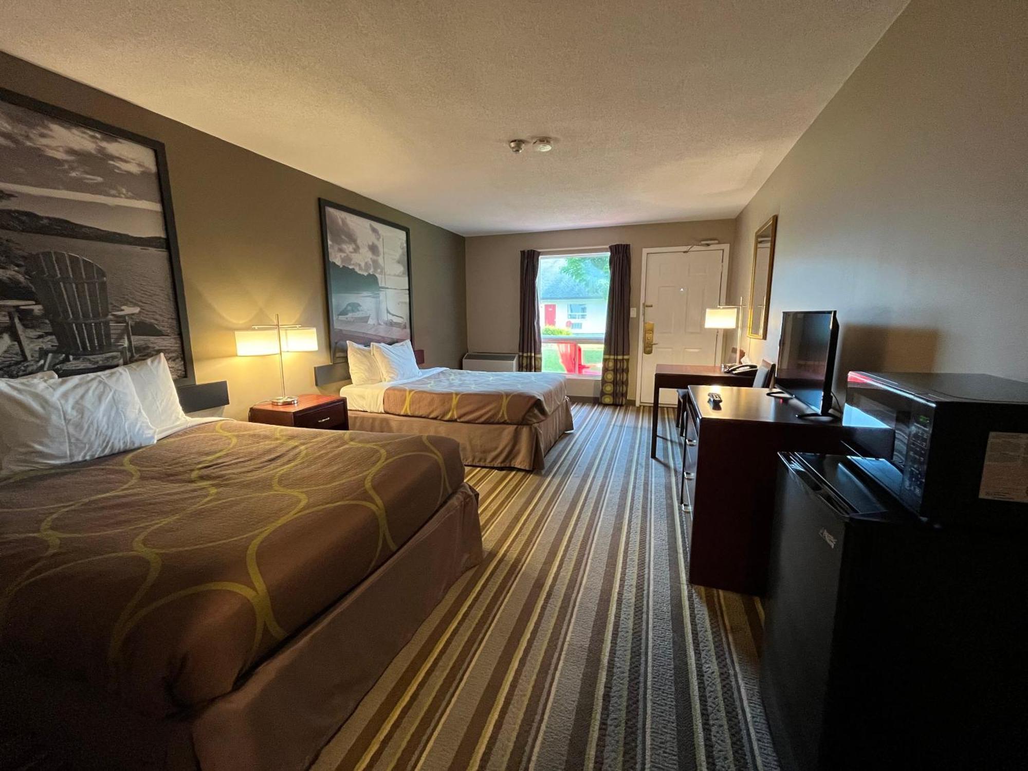 Hotel Jolly Roger &